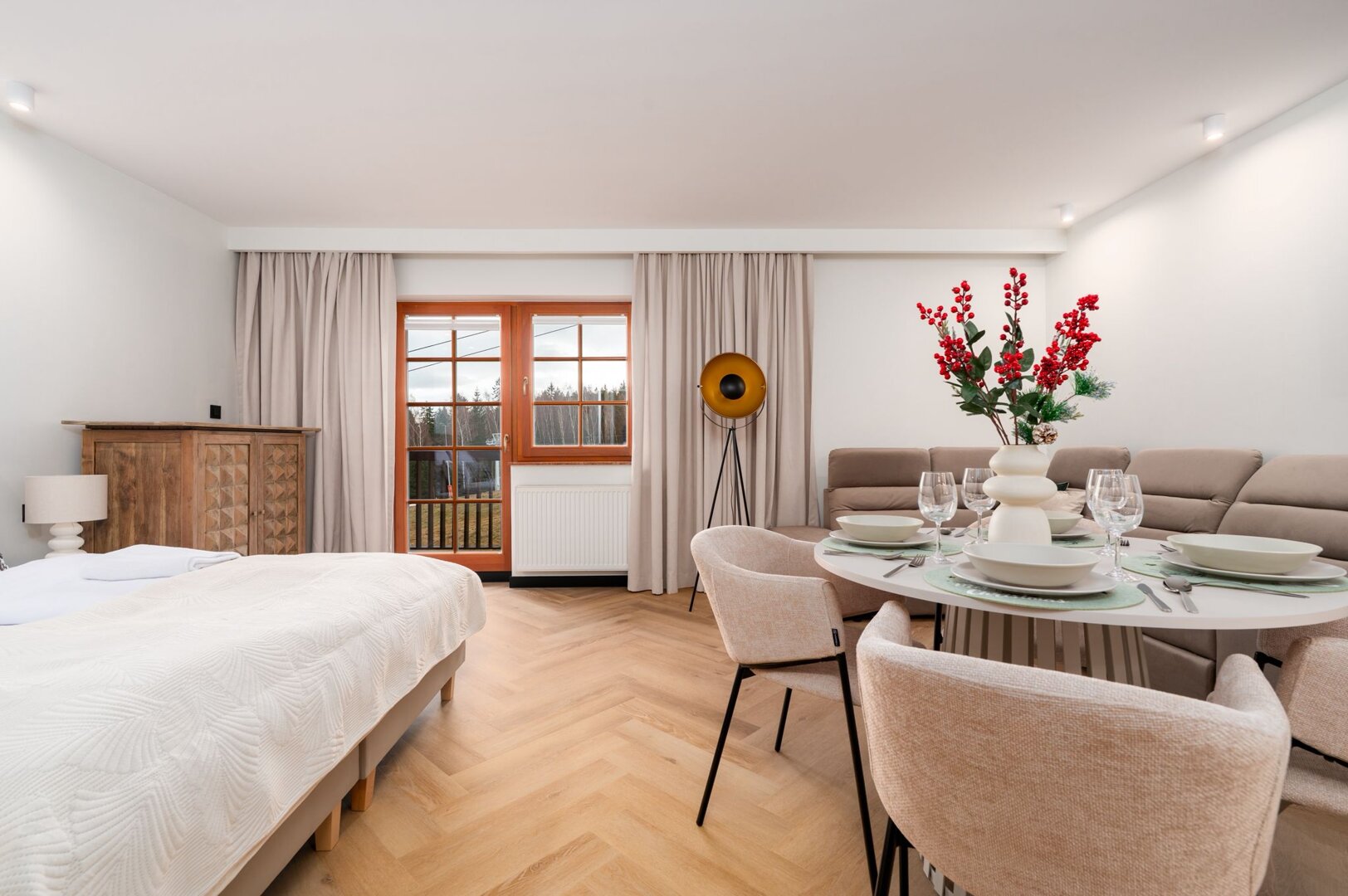 Apartament z balkonem i widokiem na stok